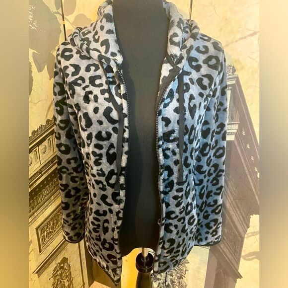 Ultra soft jacket by No Boundaries in junior large - Picture 1 of 2